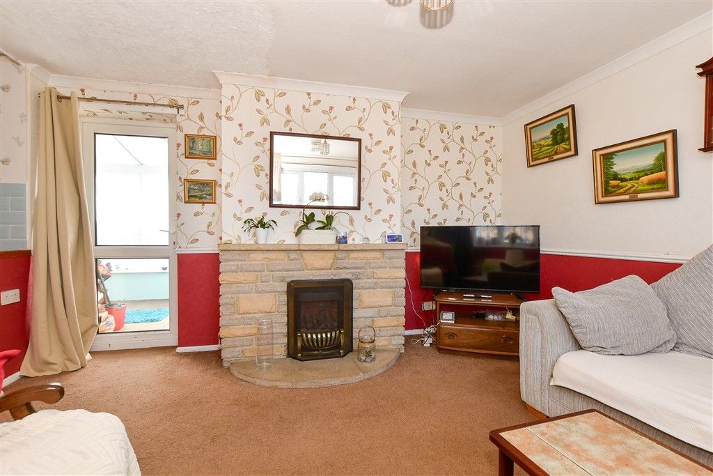 Property photo 3 of 11 Lounge