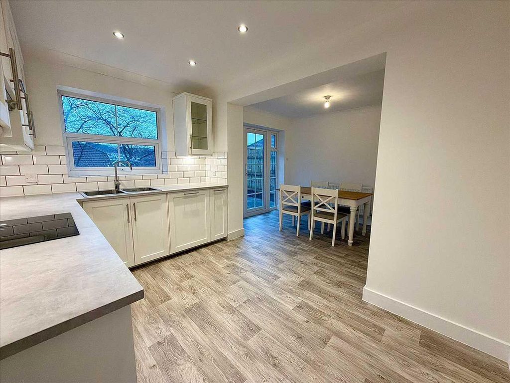 Property photo 2 of 28