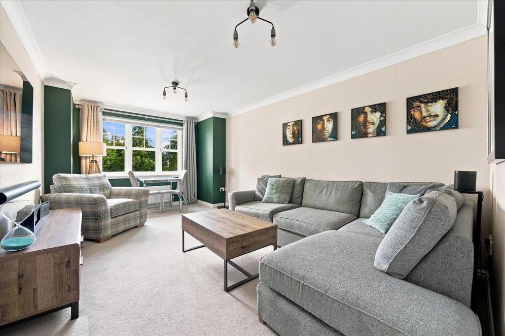 Property photo 2 of 15 09-1-1_11_Bothlin_Court_Lenzie_009.Jpg