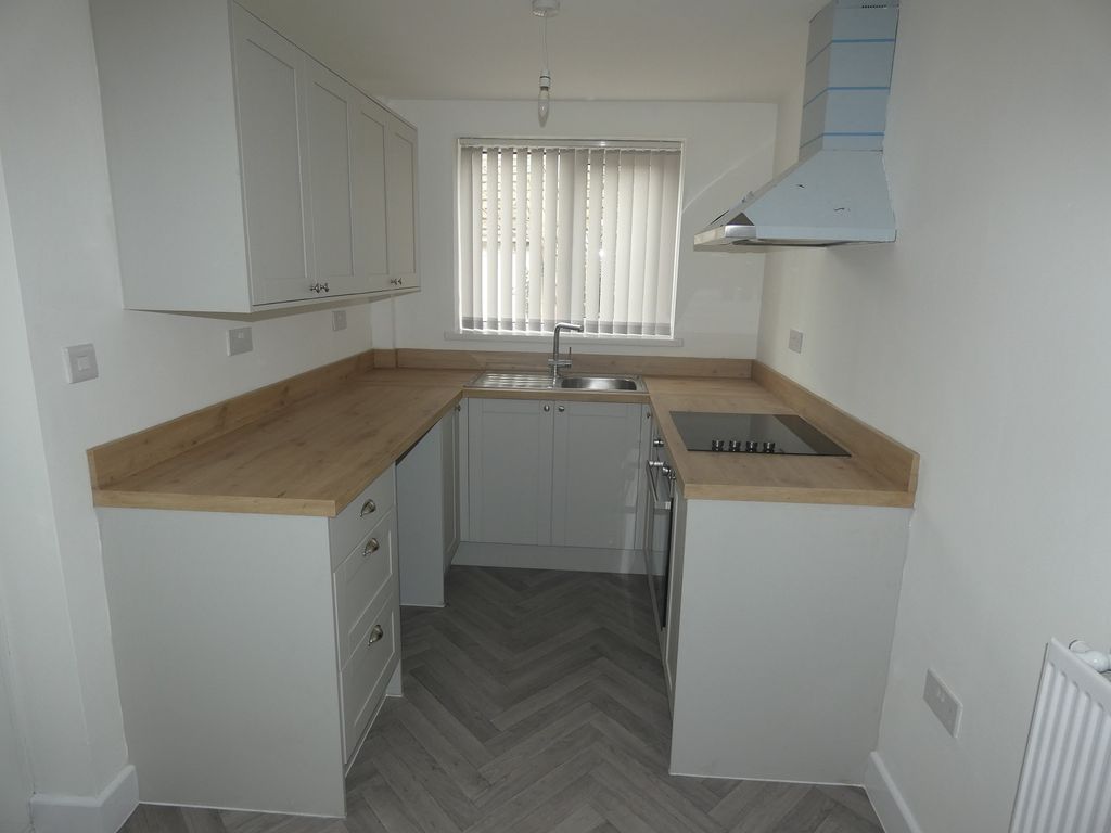 Property photo 3 of 8 Kitchen