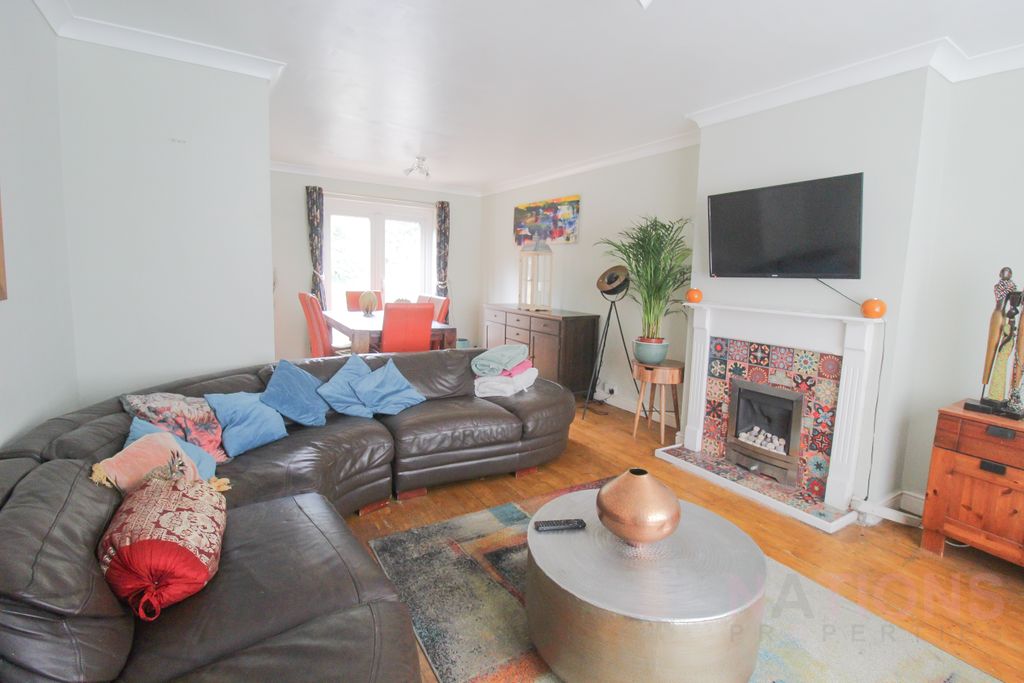 Property photo 2 of 14