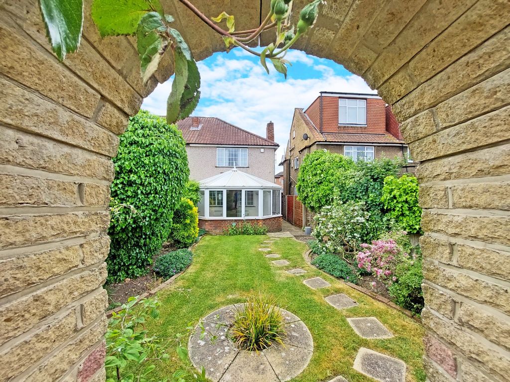 Property photo 2 of 22 5148981