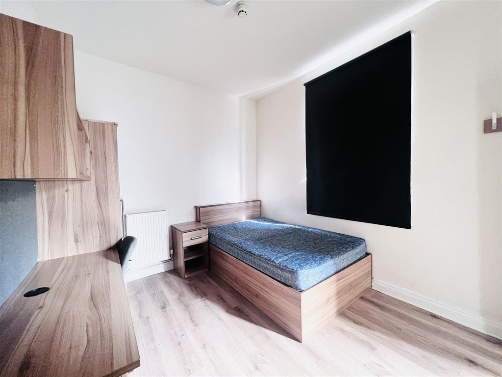 Property photo 3 of 7 Bedroom