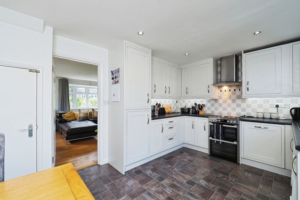 Property photo 3 of 17 Kitchen Diner