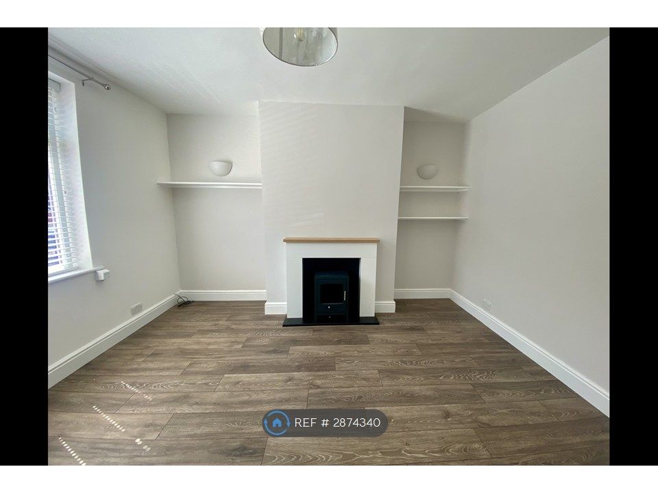 Property photo 2 of 14 Front Room