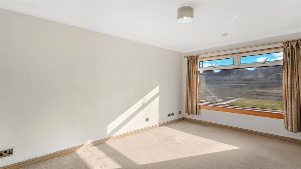 Property photo 2 of 21 Lounge