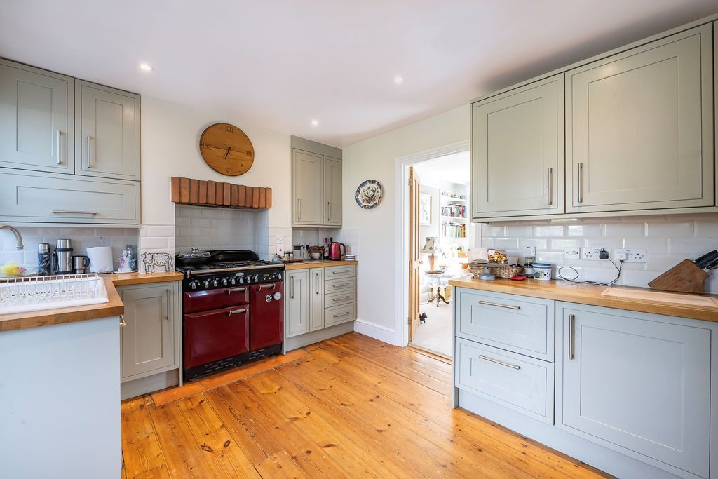 Property photo 3 of 17 Photo 10