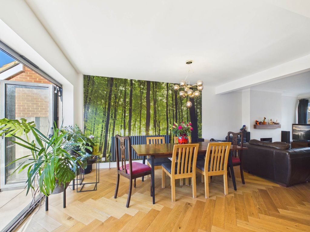 Property photo 3 of 24