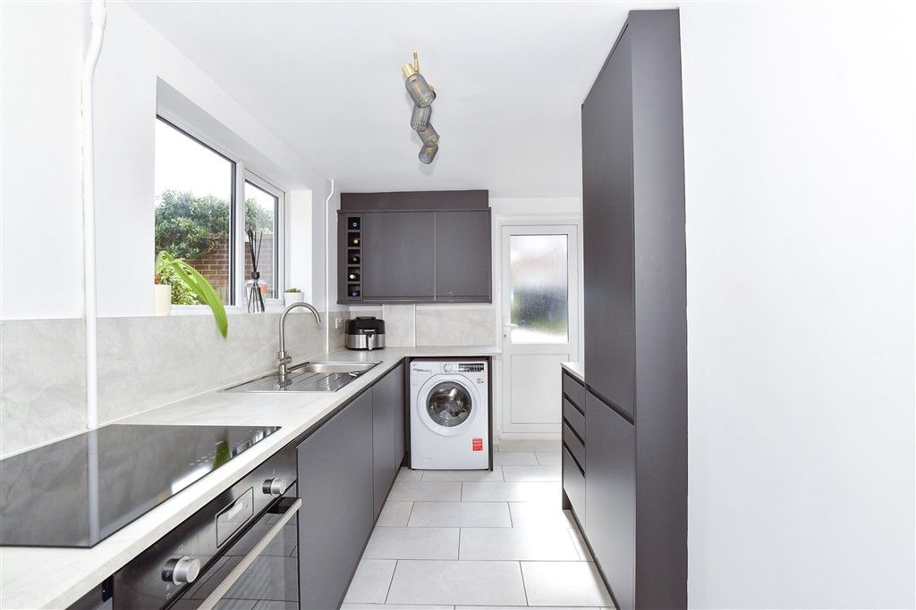 Property photo 3 of 9 Kitchen