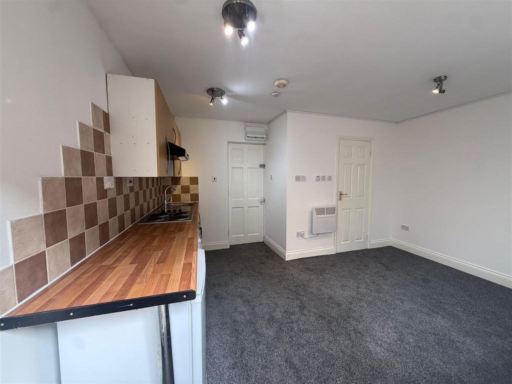 Property photo 3 of 5 Studio