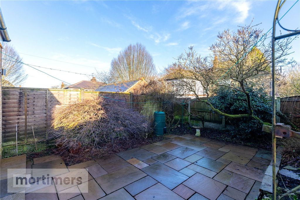 Property photo 3 of 17 Garden