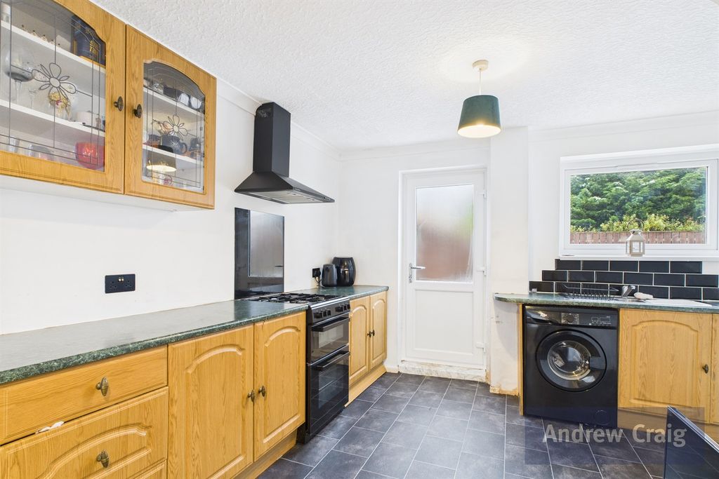 Property photo 3 of 14 Kitchen