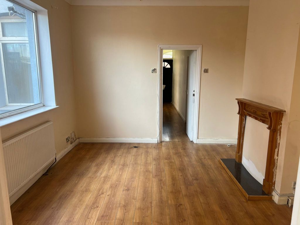 Property photo 3 of 9 Gallery