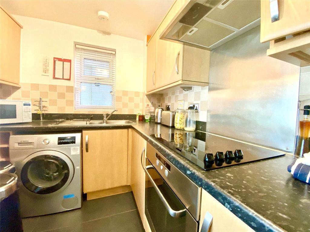 Property photo 3 of 8 Kitchen