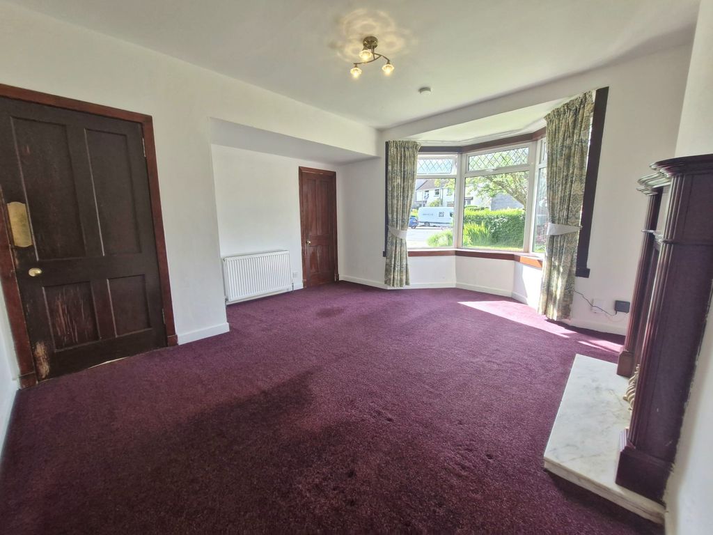 Property photo 3 of 12 Lounge