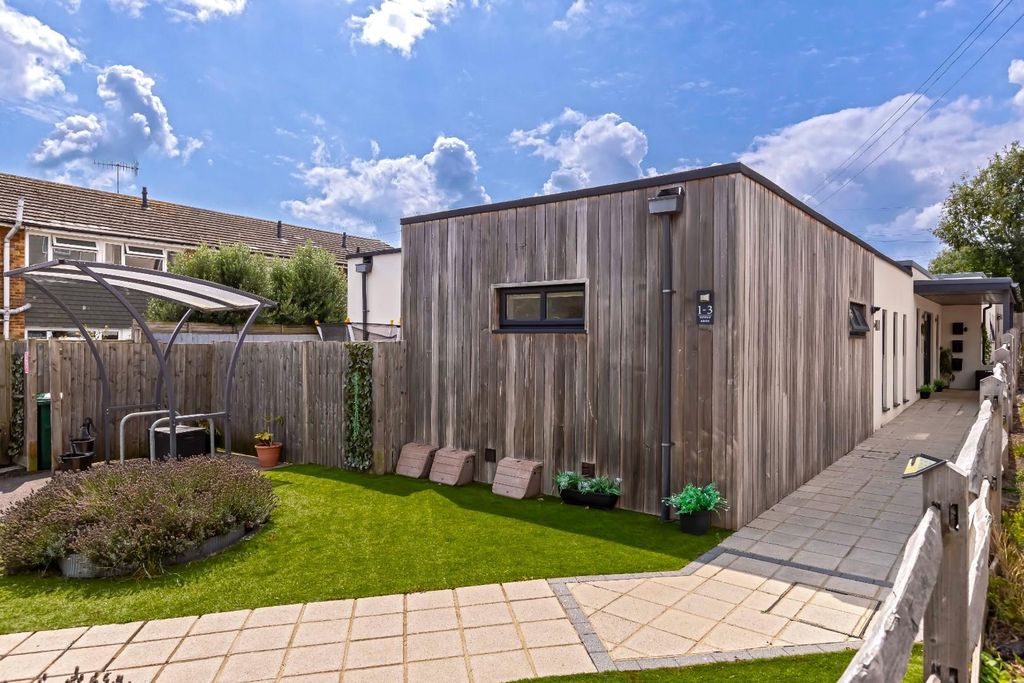 Property photo 1 of 18 Rowan Mews_18.Jpg