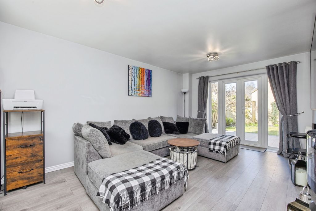 Property photo 3 of 21 Pbox-Img.Jpg