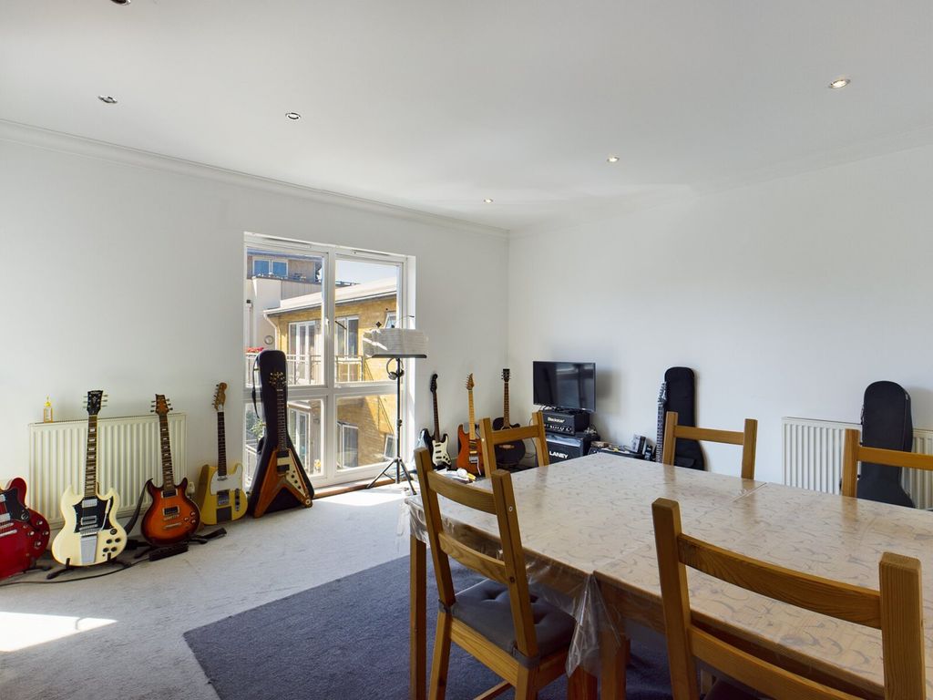 Property photo 3 of 11 Picture No. 12