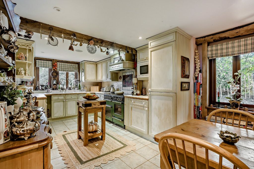 Property photo 3 of 23 Kitchen