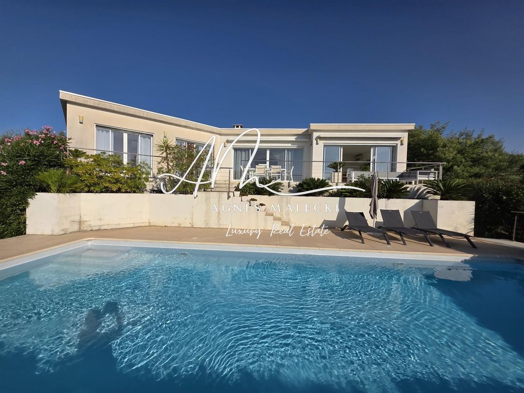 Property photo 1 of 21 Beautiful Contemporary House With A Lovely Sea View In A Small Estate