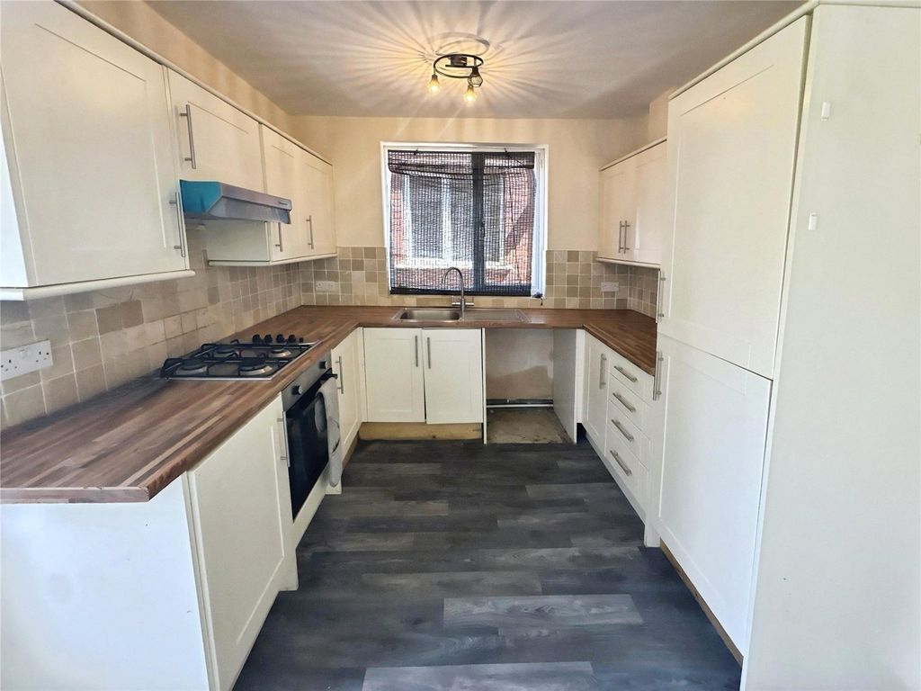 Property photo 3 of 12 Kitchen