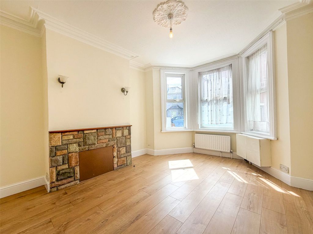 Property photo 2 of 11 Picture No. 17