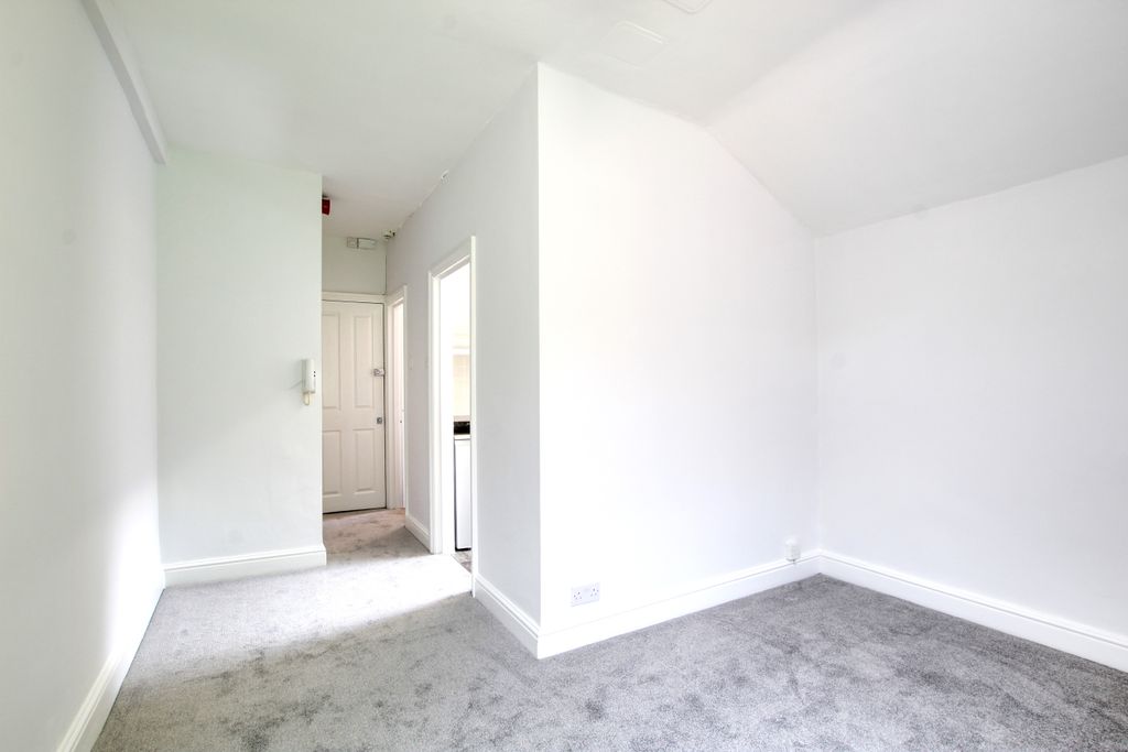 Property photo 3 of 6 3 Studio Angle 2.Jpg