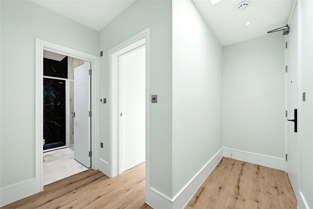 Property photo 2 of 17 Picture No. 05