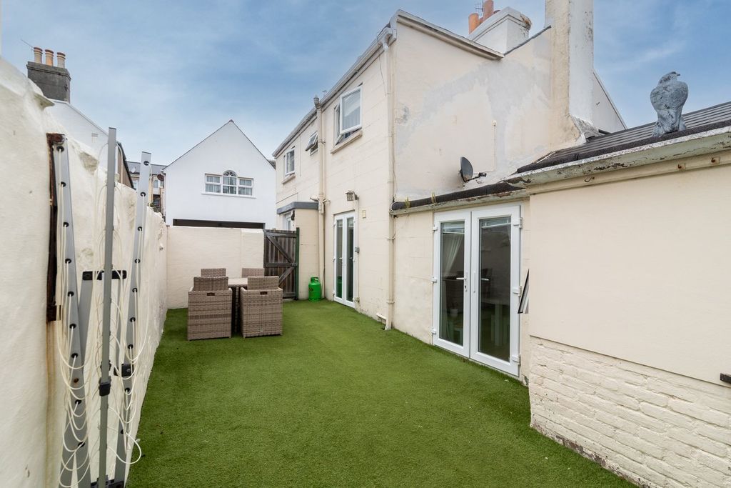 Property photo 1 of 25