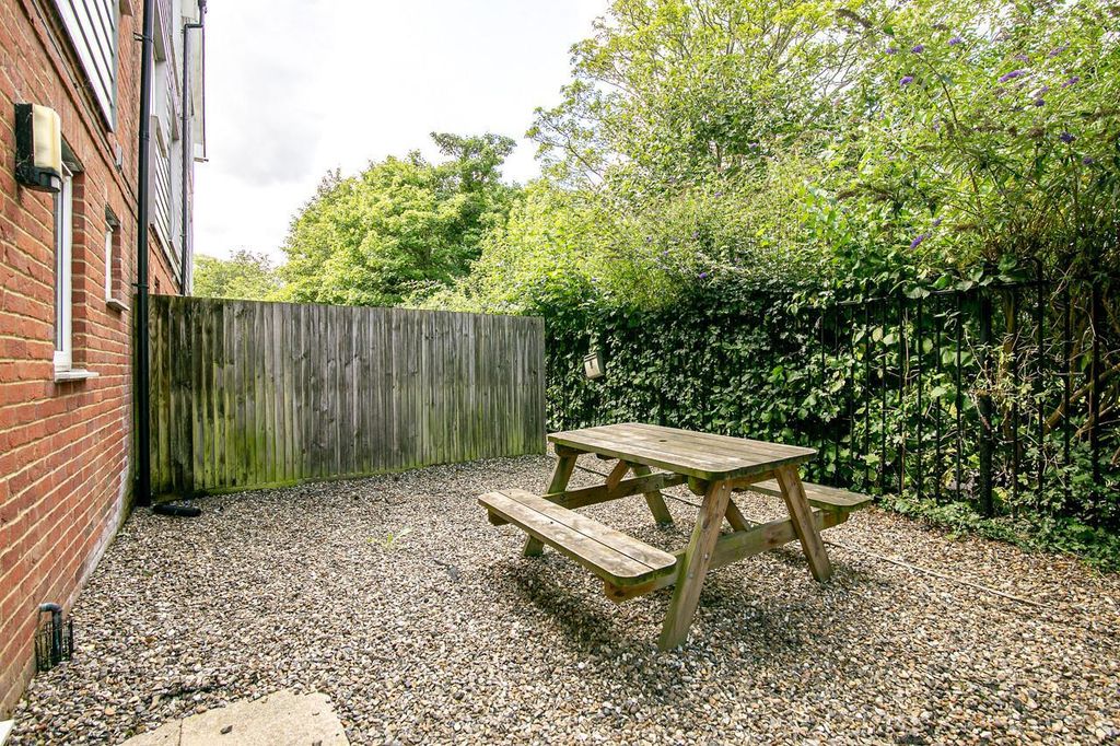 Property photo 2 of 25