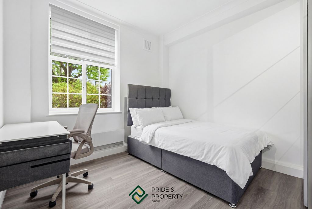 Property photo 2 of 13 Studio