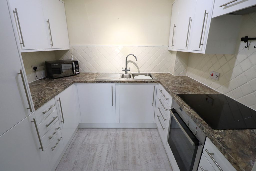 Property photo 3 of 20