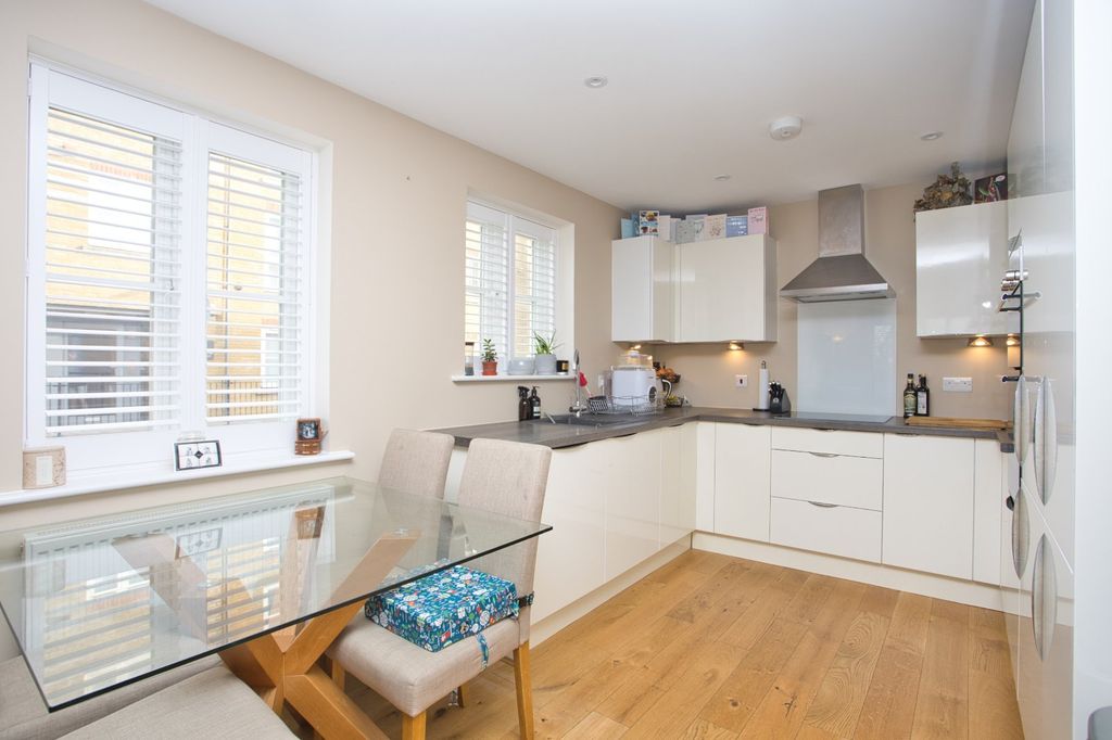 Property photo 3 of 12 Picture 3