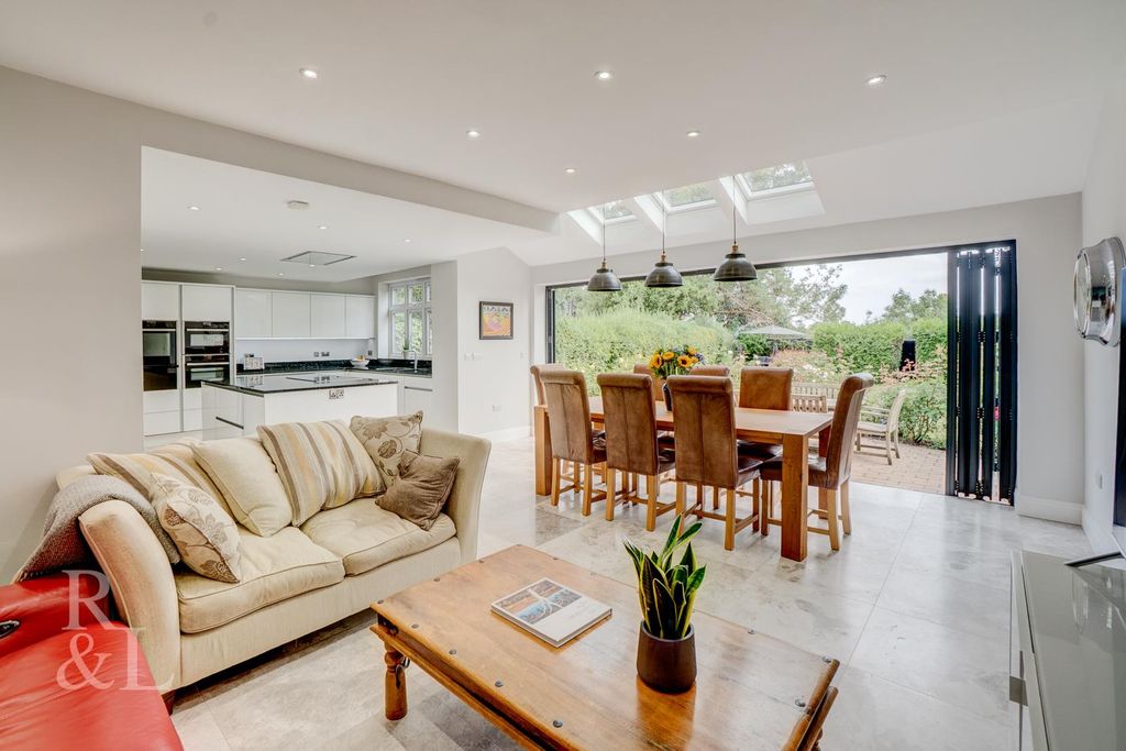 Property photo 3 of 45 Selby Road  (27).Jpg