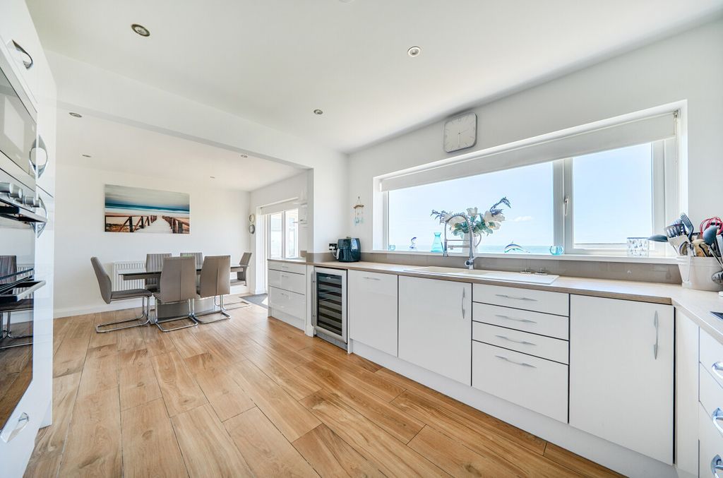 Property photo 3 of 24 1460020-12-6A08Ae...