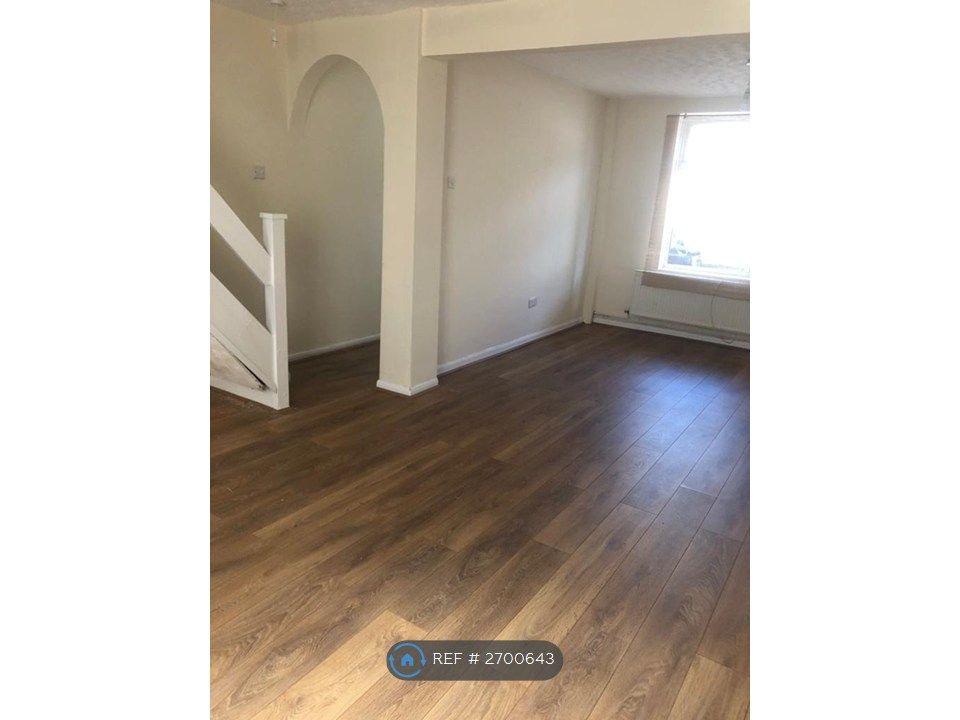 Property photo 1 of 9 Living Space