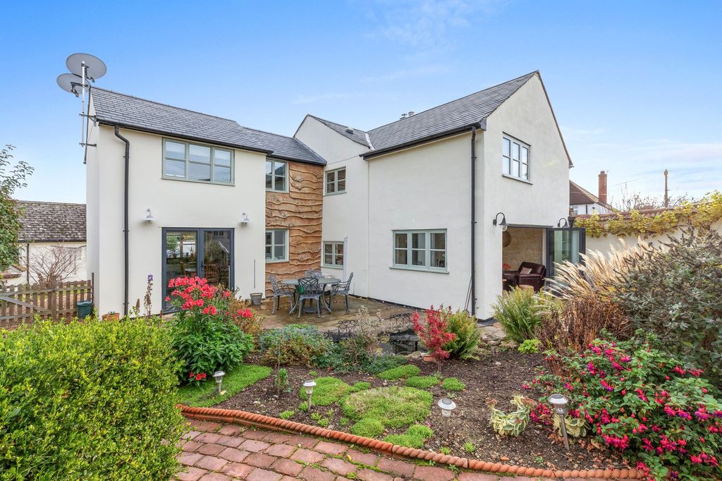 Property photo 2 of 18