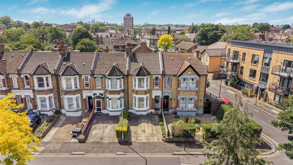 Property photo 1 of 33