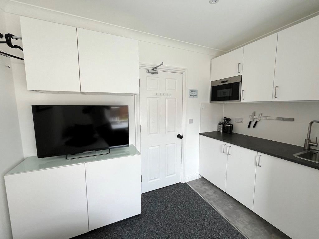 Property photo 2 of 6 Room