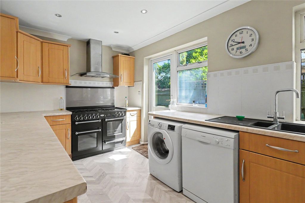 Property photo 3 of 12 Kitchen