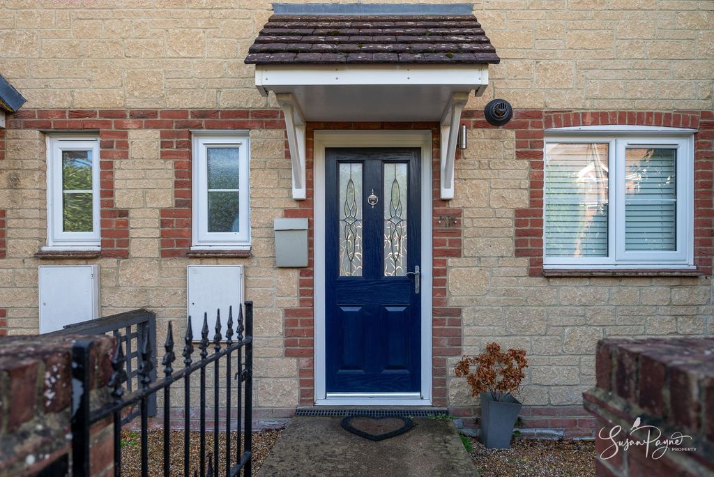 Property photo 3 of 26 Entrance