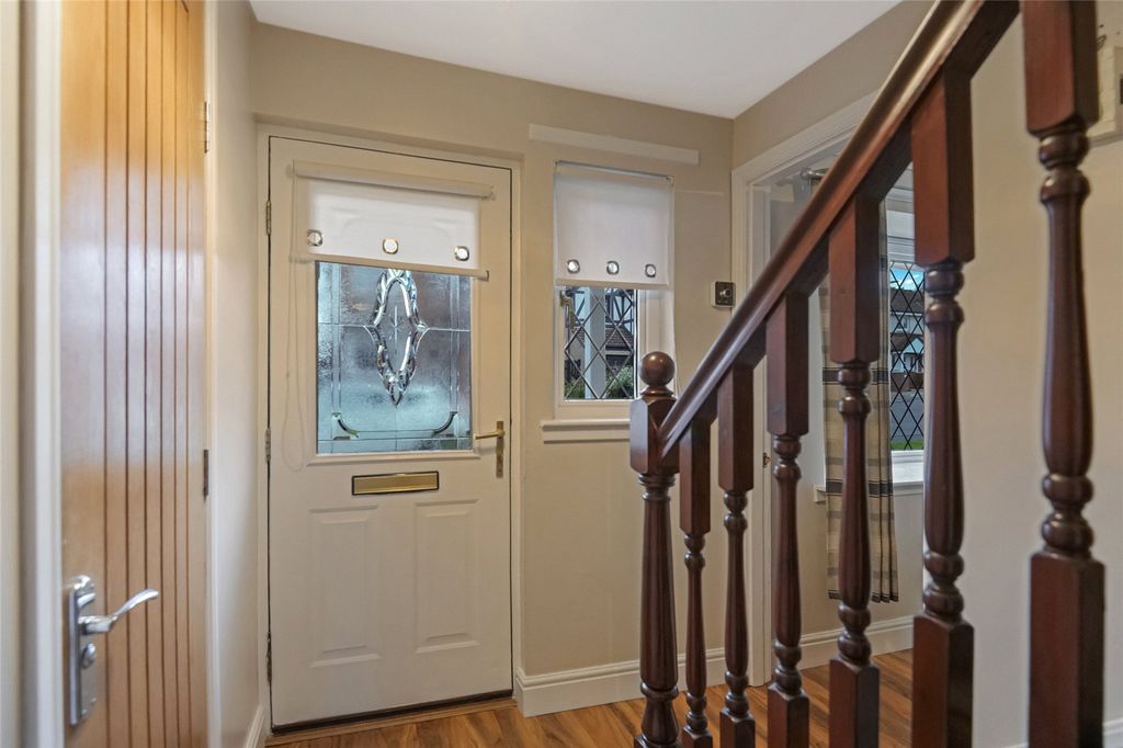 Property photo 3 of 22 Entrance Hall