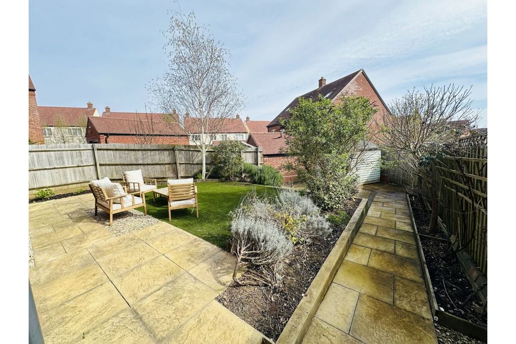Property photo 2 of 31