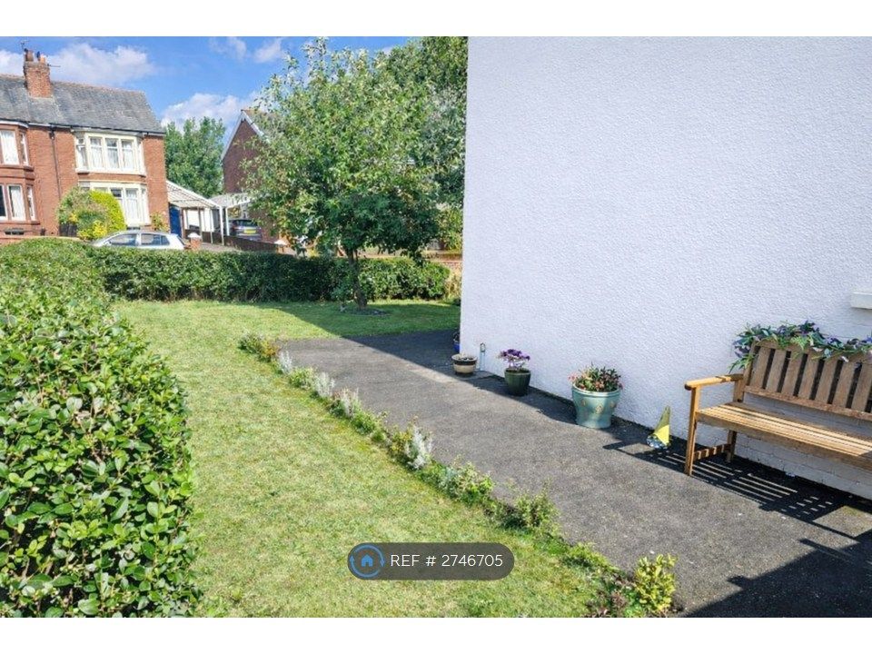 Property photo 2 of 18 Front Garden