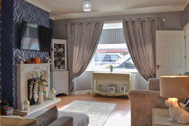 Property photo 3 of 13 Lounge