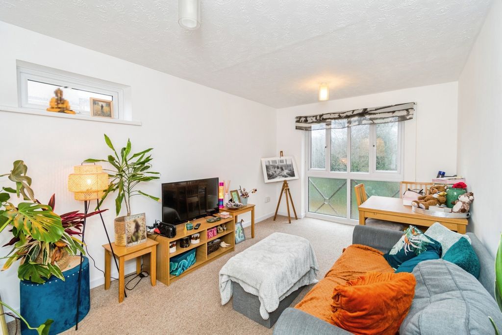 Property photo 2 of 11 Pbox-Img.Jpg