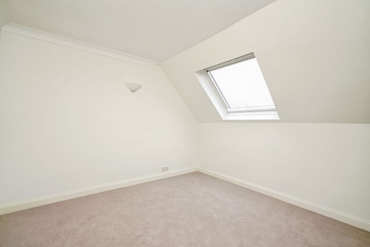 Property photo 3 of 7 12Victoriaplaceox...