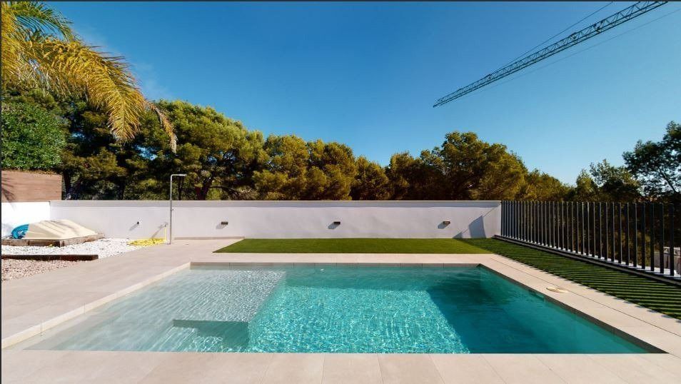 Property photo 2 of 37