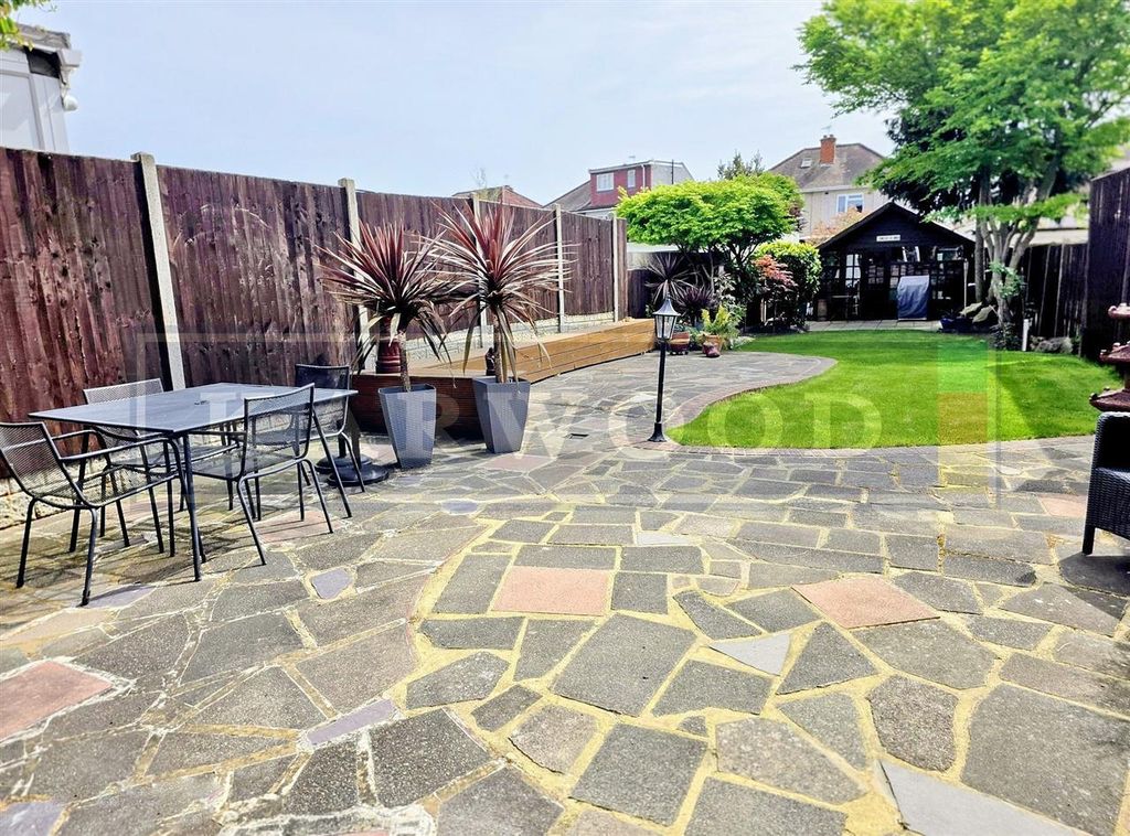 Additional image 6 of 4 bed semi-detached house for saleKingshill Avenue, Hayes UB4