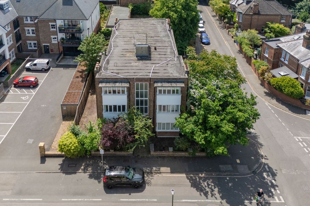 Property photo 3 of 59 Wick House, 10 Station Road, Hampton Wick, London Kt1 4Hf
